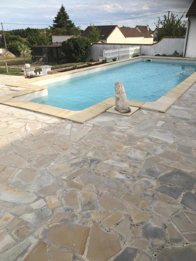 Maison Blanche Piscine Et Petit Dejeuner Chatellerault Ngoại thất bức ảnh